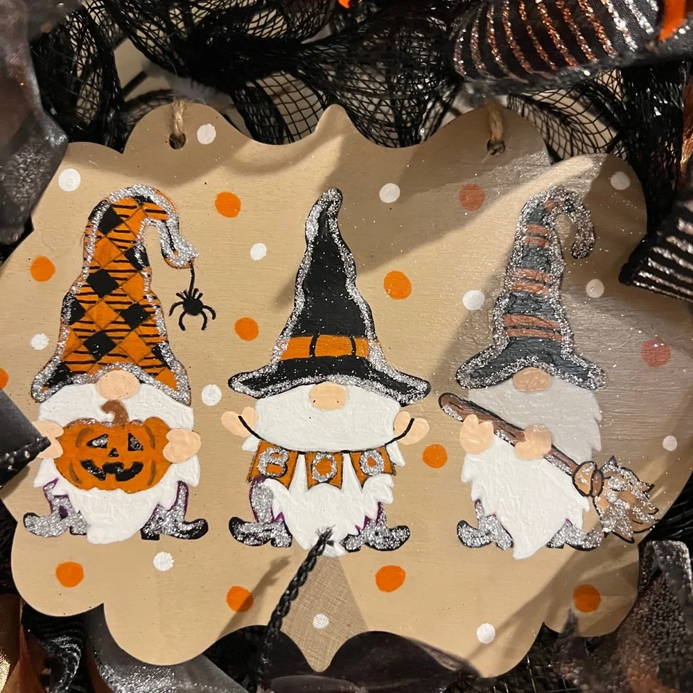 13 inch Halloween Ribbon Wreath Black & Linen Gnome MW11